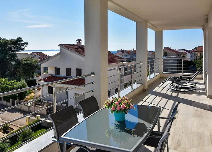 Apartment Deluxe Villa Carlotta