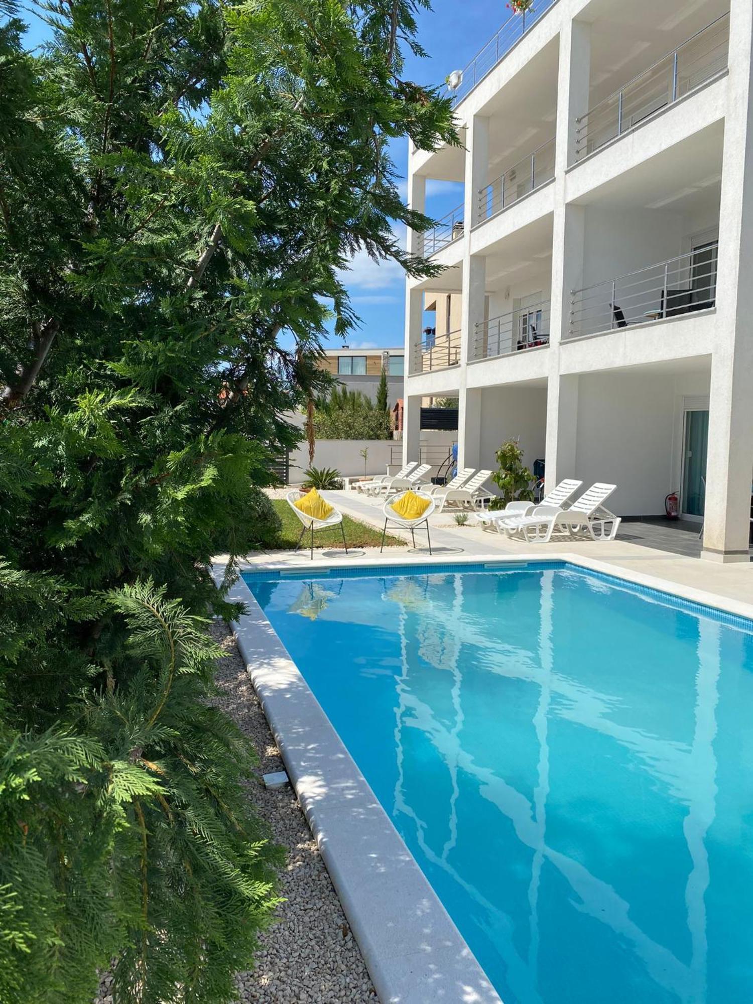 Deluxe Carlotta Apartma