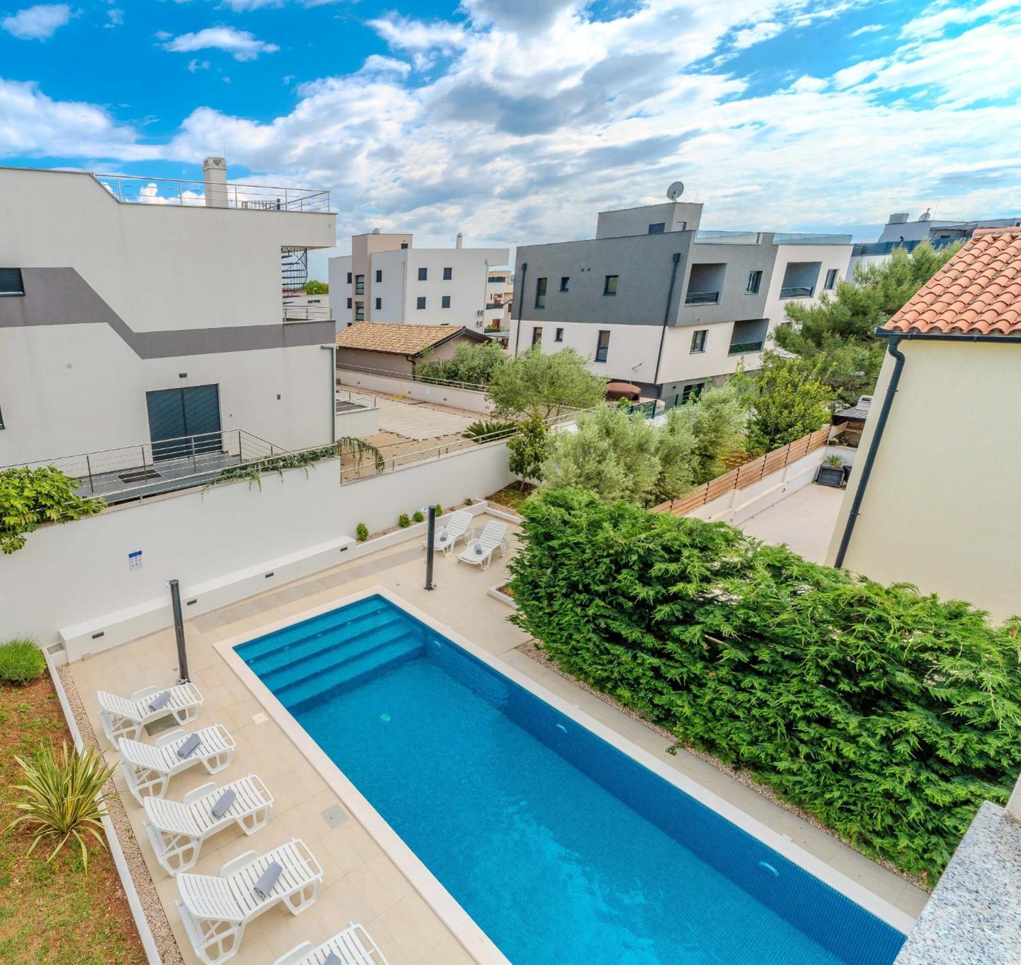 Deluxe Carlotta Apartman *